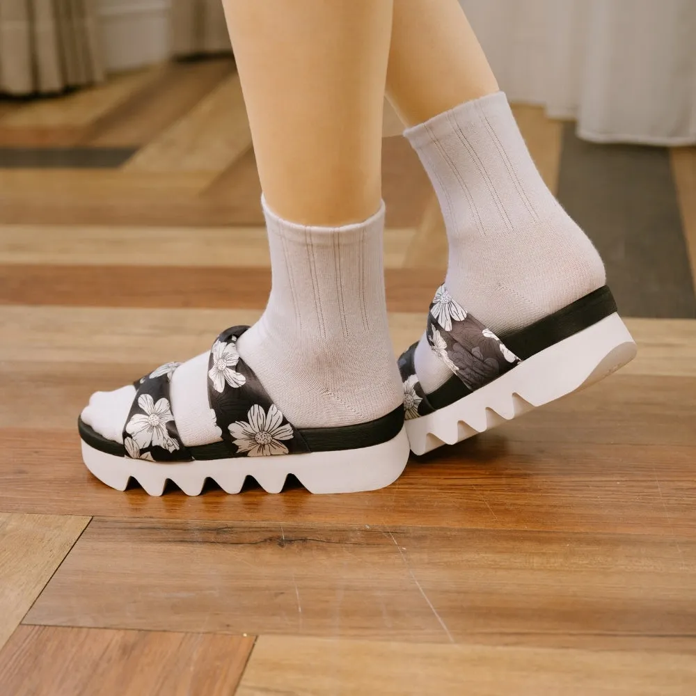 Capri Floral Slide Sandals (Bianco/Nero)