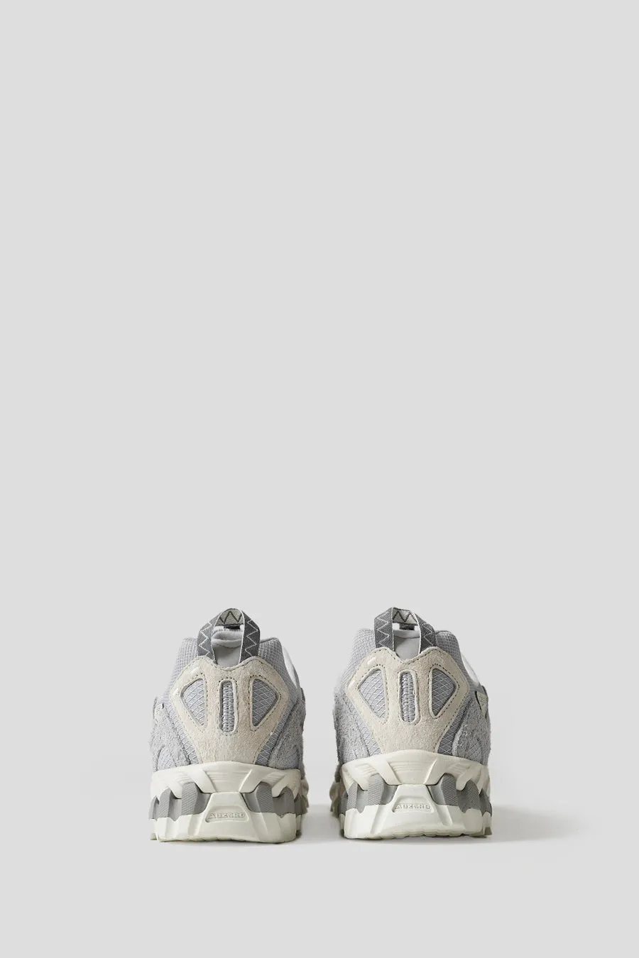 SNEAKERS 610T RAIN CLOUD ET GREY MATTER