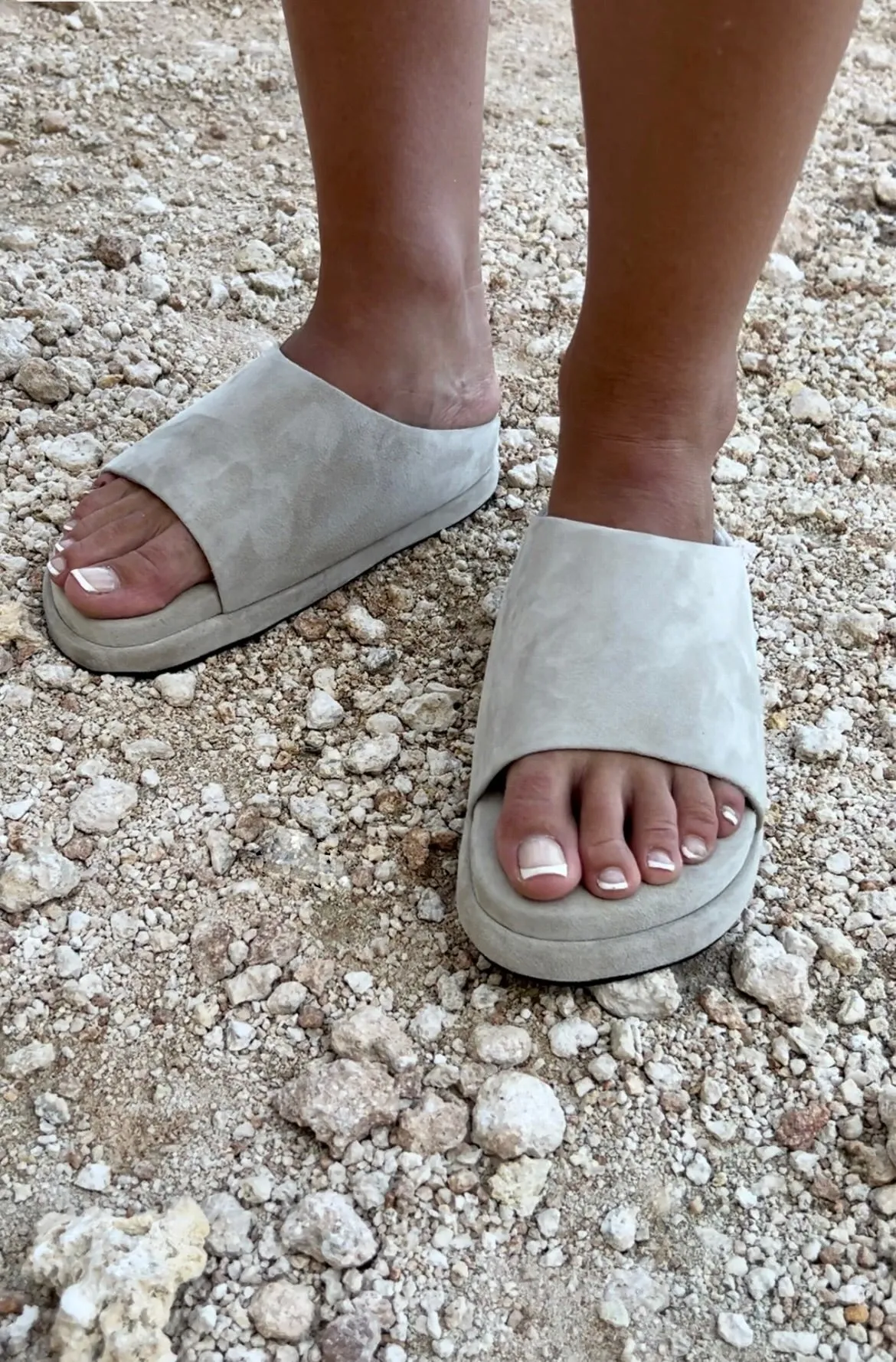 The HARLEY Slide - Soft Grey Suede